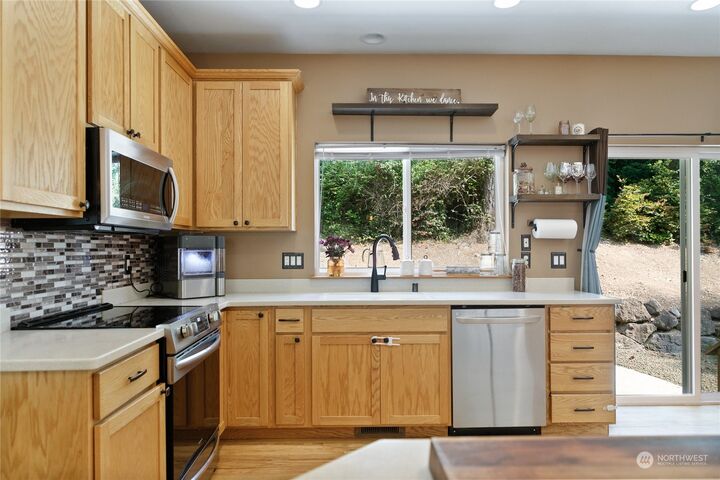 Property Photo: 310 E Lakeland Drive WA 98524