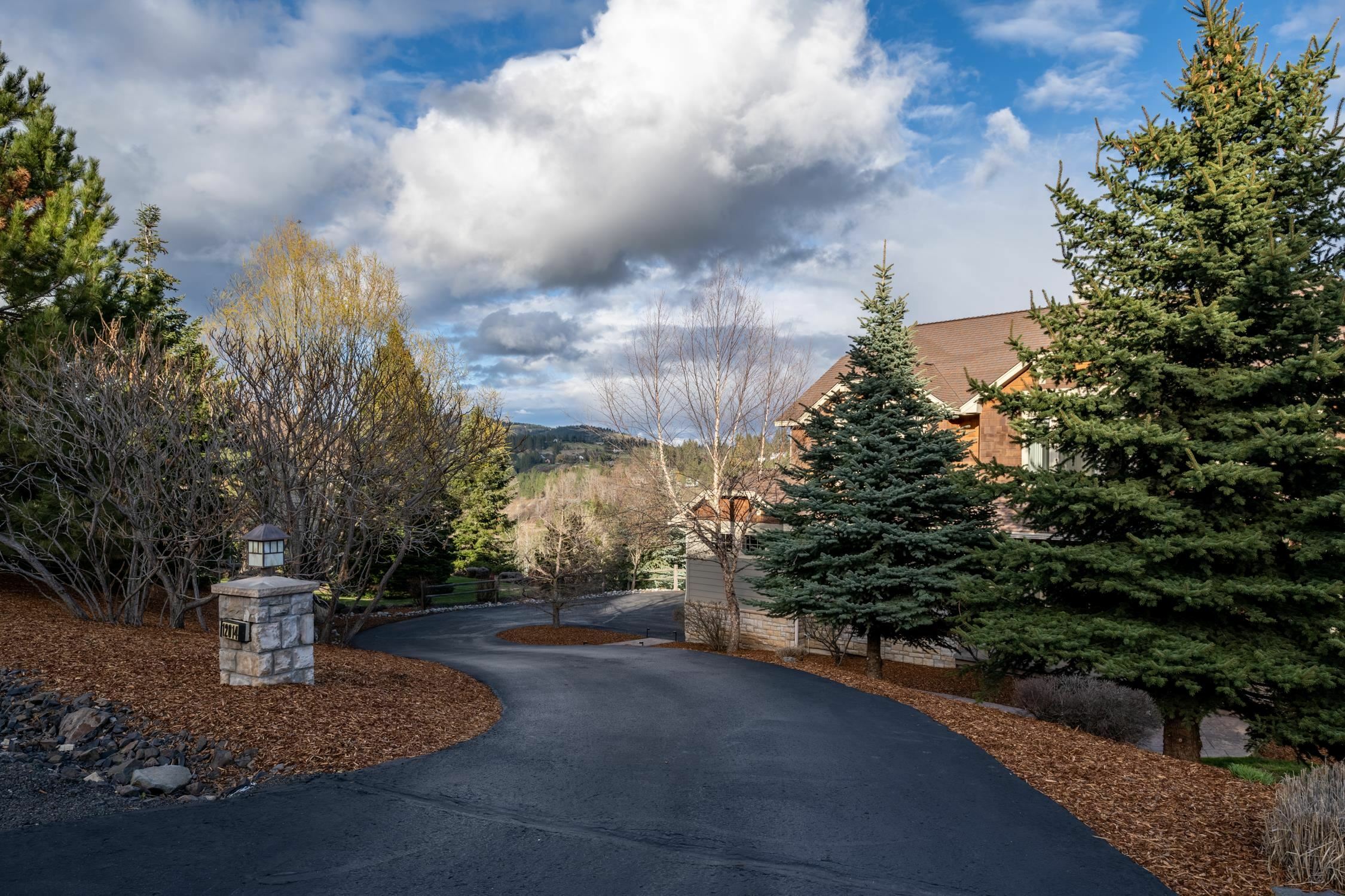 Property Photo: 12014 S Fairway Ridge Ln WA 99224