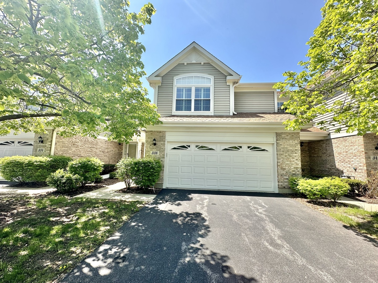 Property Photo: 338 Bloomfield Court IL 60061