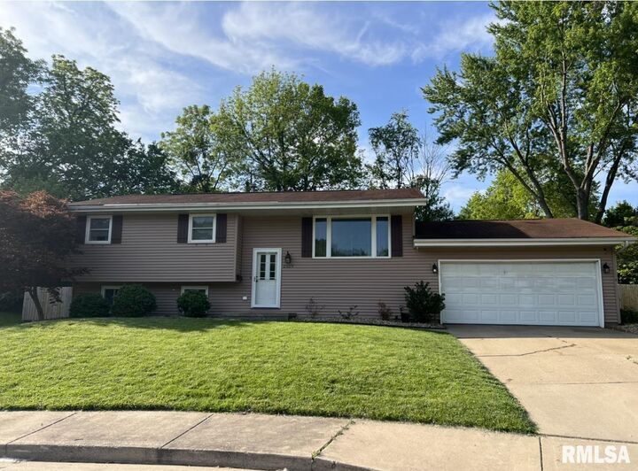 2329 W Riviera Drive  Peoria IL 61614 photo
