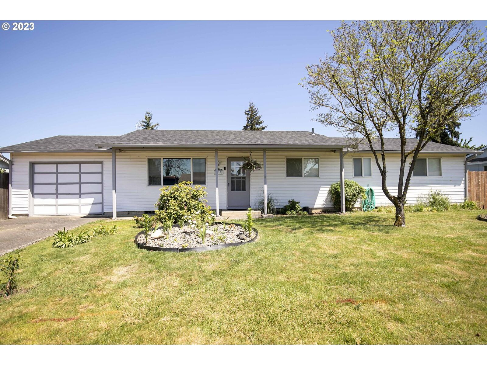 Property Photo:  260 Crona St  OR 97448 