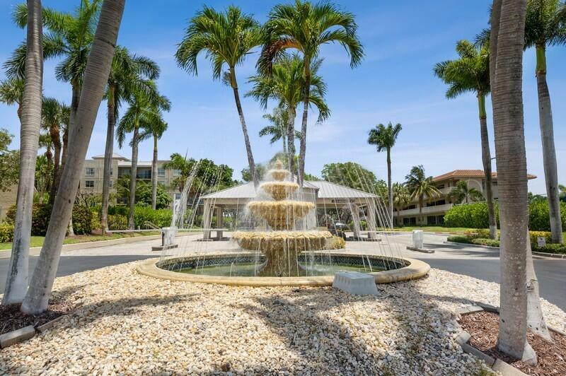 Property Photo: 16 Royal Palm Way 201 FL 33432