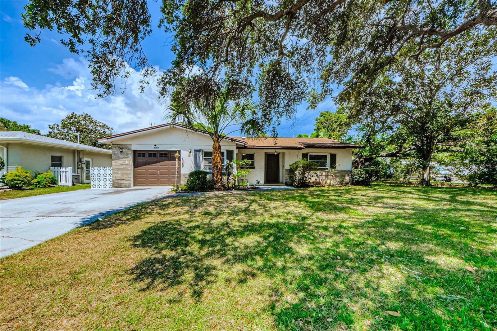 Property Photo:  1409 Gladys Circle  FL 34698 