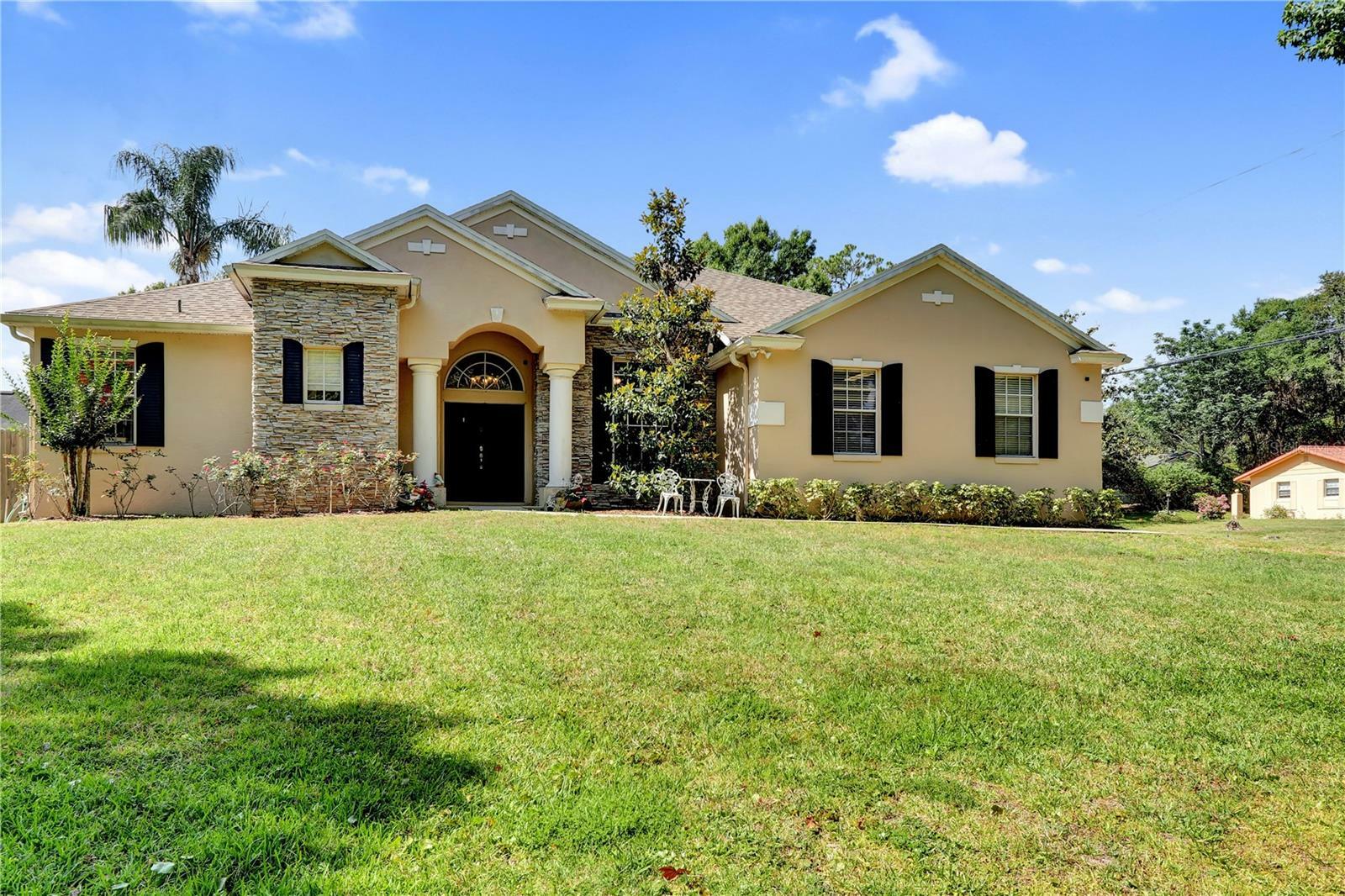 Property Photo: 986 Lake Charm Dr FL 32765