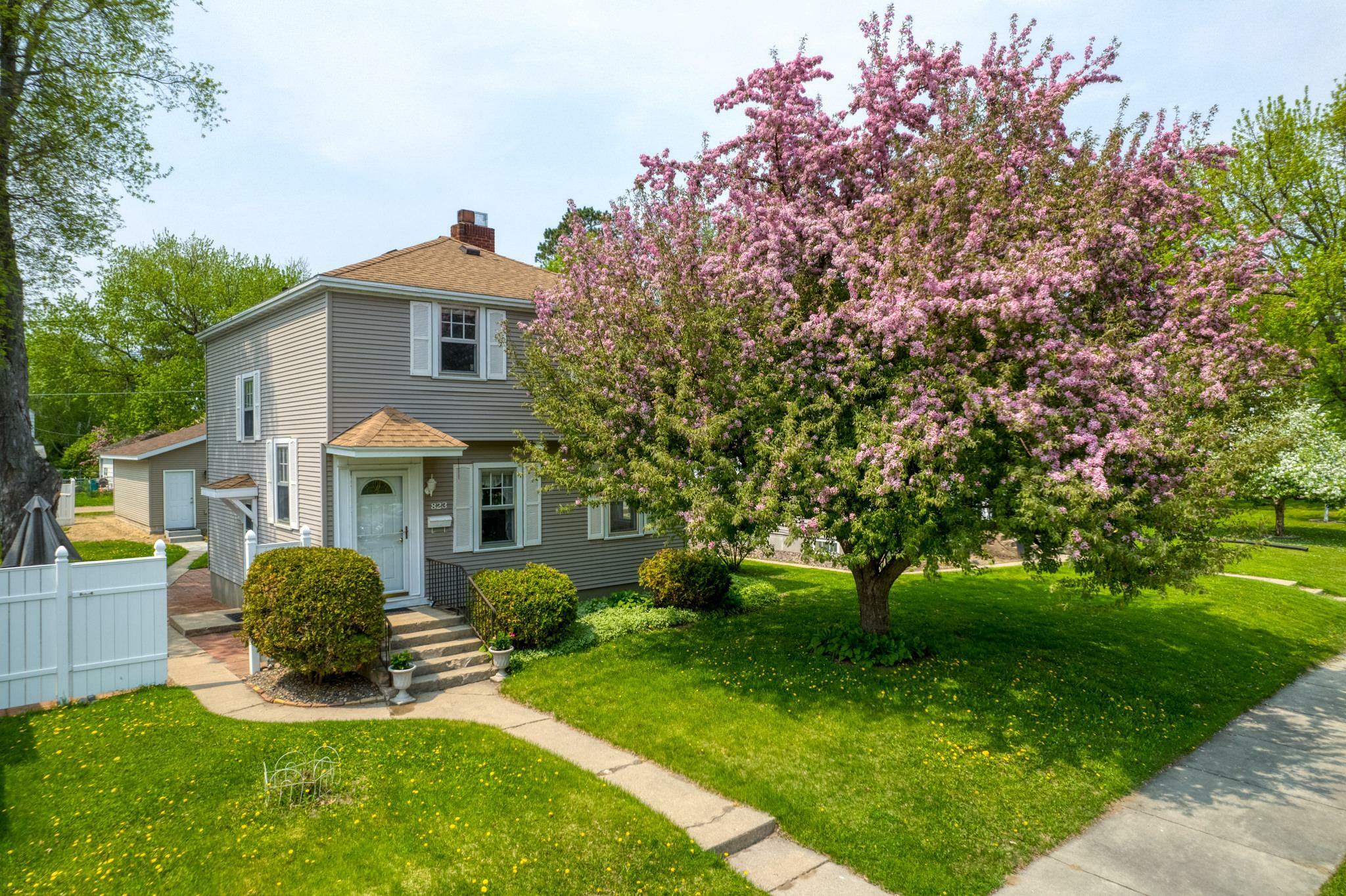 Property Photo: 823 1st Avenue NW MN 55744