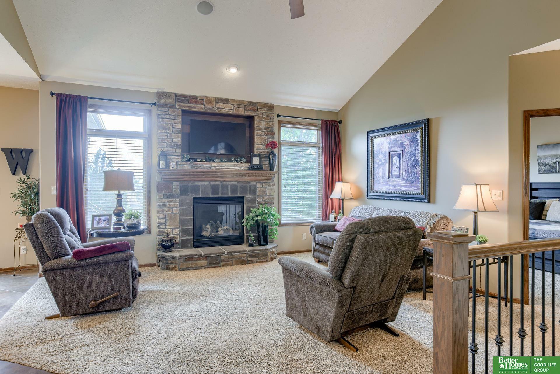Property Photo: 17901 Camelback NE 68136