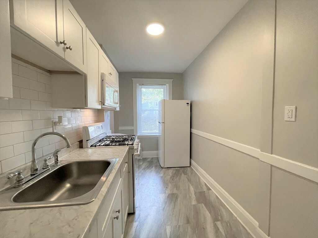Property Photo: 15 Huss Ct 105 MA 01905