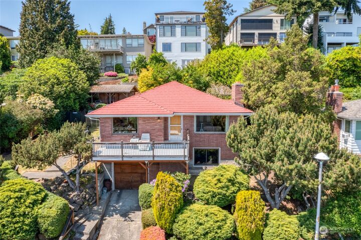 7311 57th Avenue NE  Seattle WA 98115 photo