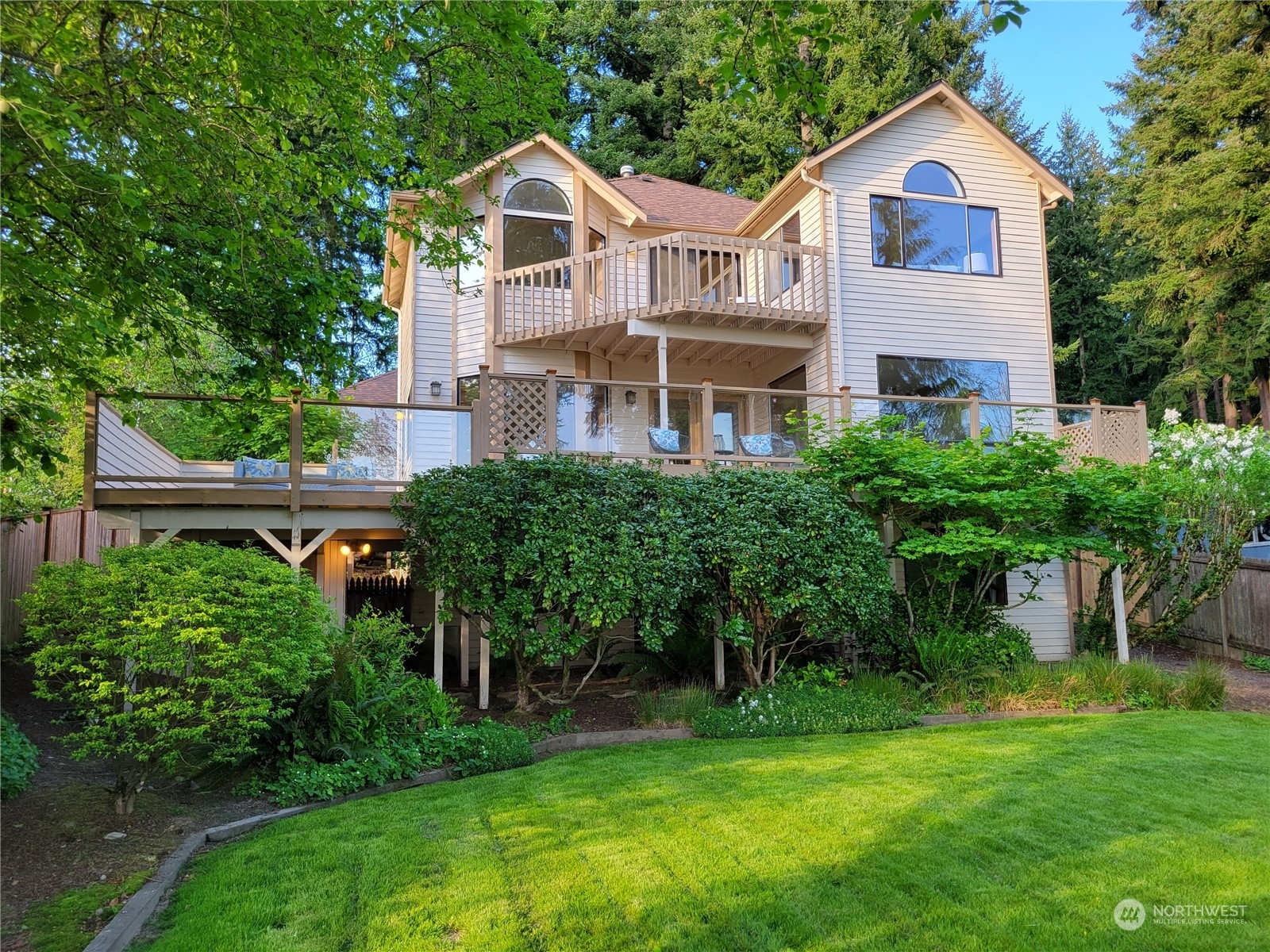 Property Photo:  1416 N Lake Stickney Drive  WA 98087 