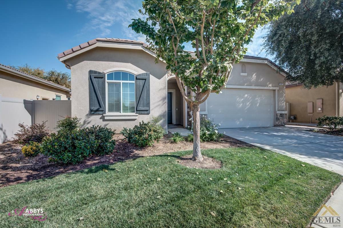 Property Photo: 6007 Dubois Place CA 93306