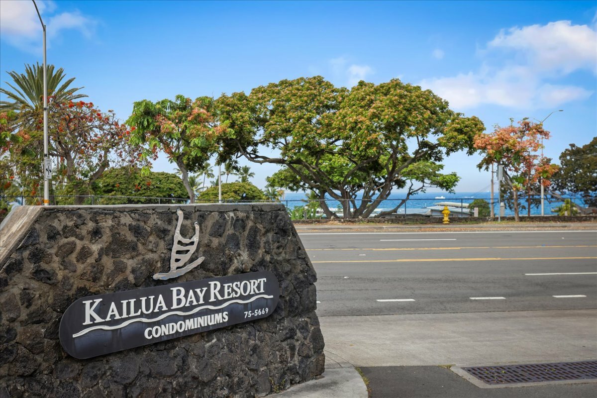 Property Photo: 75-5669 Kuakini Highway 1304 HI 96740