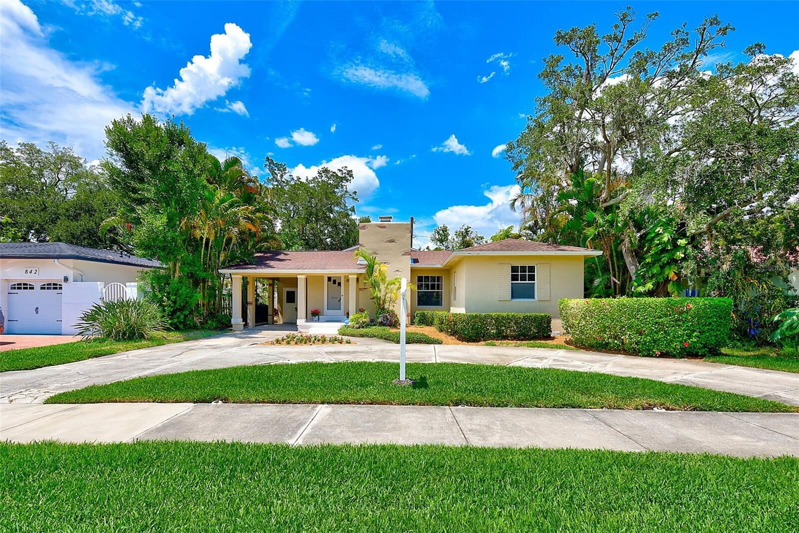 Property Photo:  852 Snell Isle Boulevard NE  FL 33704 