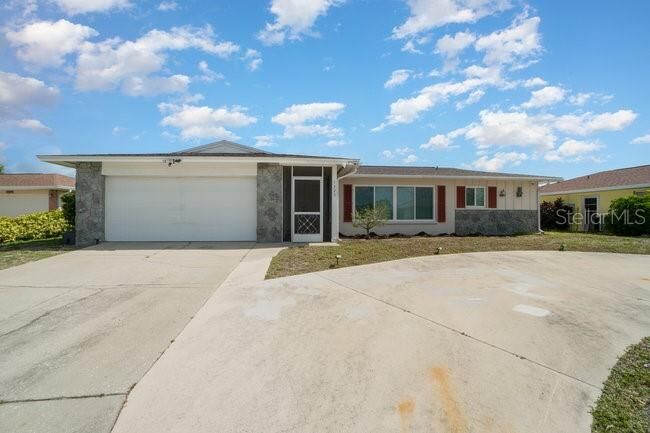 Property Photo: 1325 Cambridge Drive FL 34293
