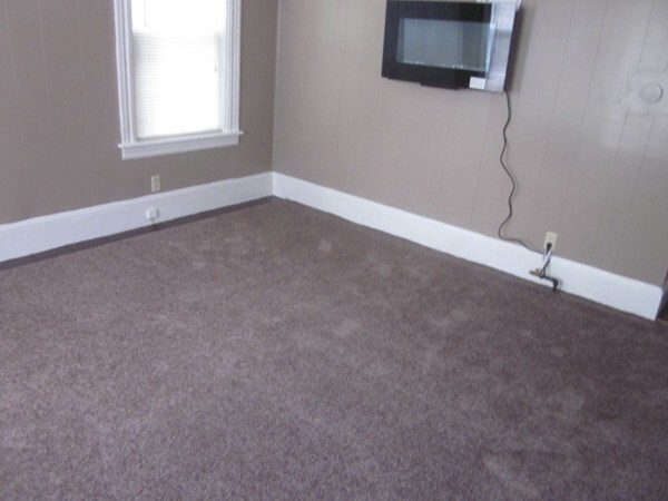 Property Photo: 35 Prospect St 1L MA 01570
