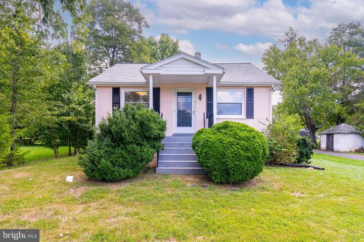 22282 St Louis Road  Middleburg VA 20117 photo