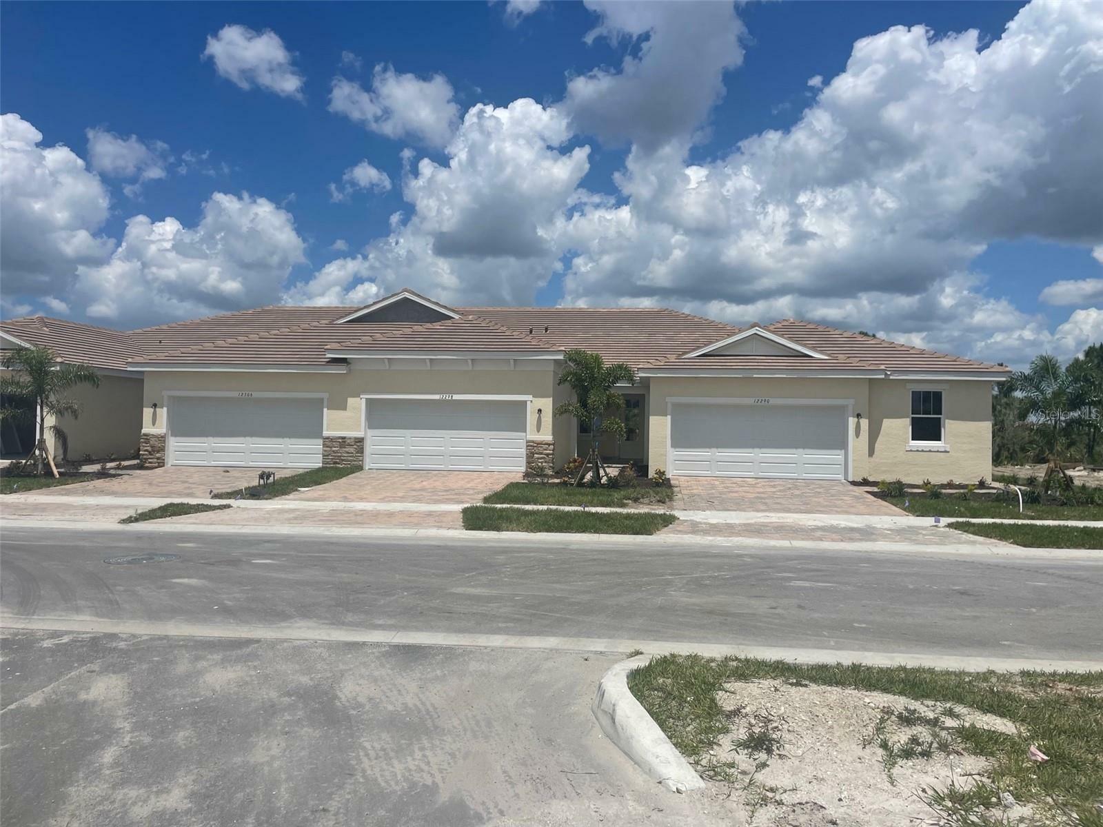 Property Photo: 12298 Asana Court FL 34293
