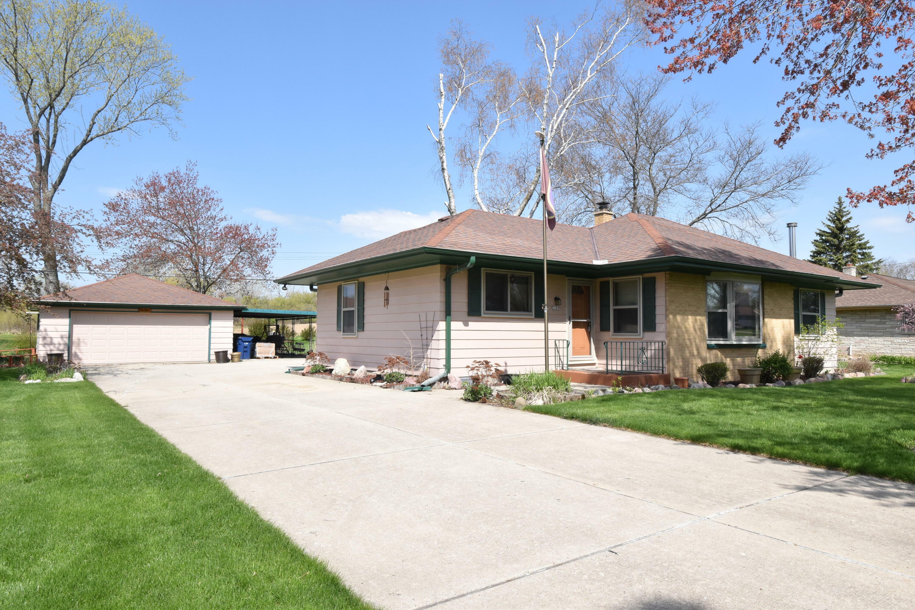 Property Photo:  7289 S Quincy Ave  WI 53154 