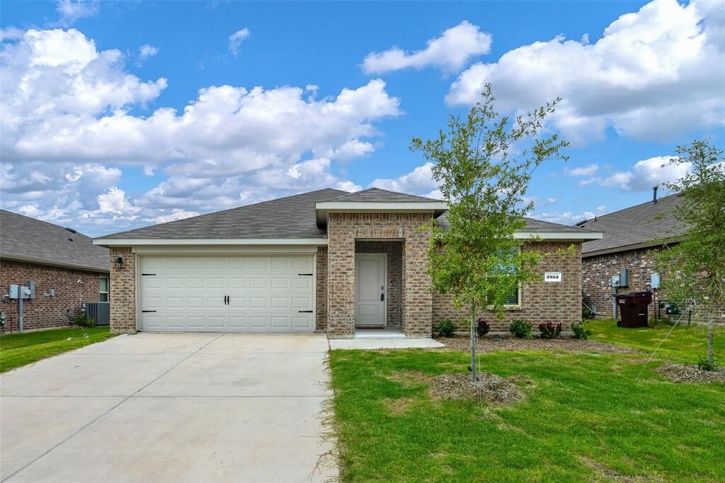 Property Photo:  2952 Lawson Drive  TX 75189 
