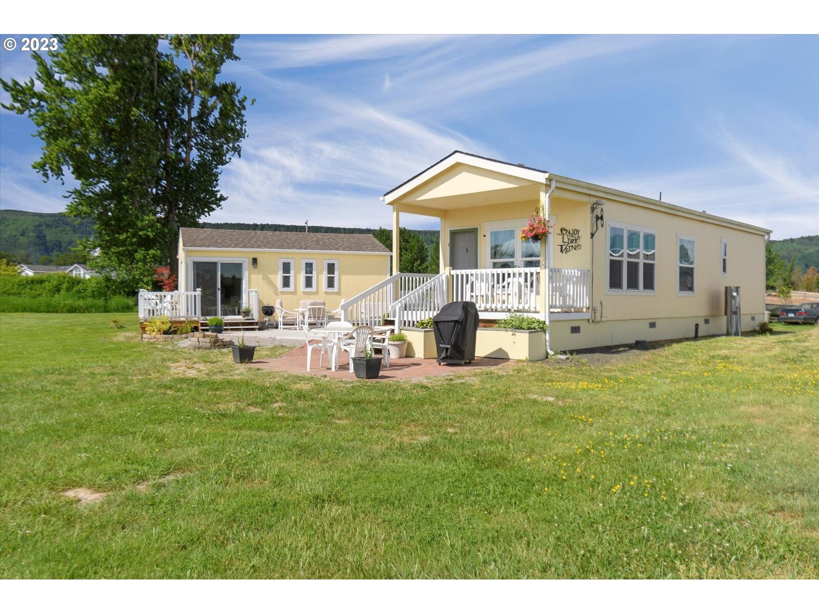 Property Photo: 252 W Sunny Sands Rd WA 98612