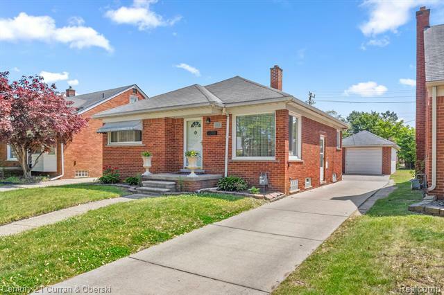 Property Photo:  6906 Fenton Street  MI 48127 