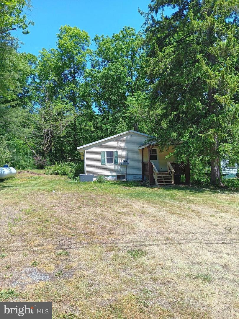 Property Photo: 141 Lake Side Drive PA 17026