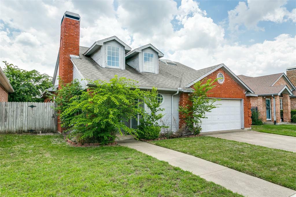 Property Photo: 1936 Pine Ridge Drive TX 76021
