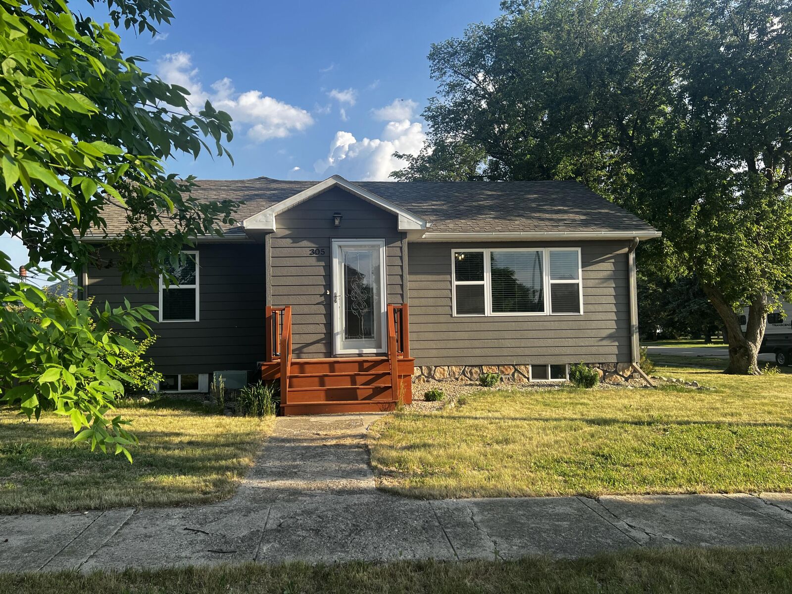 Property Photo:  305 Chestnut St  SD 57454 