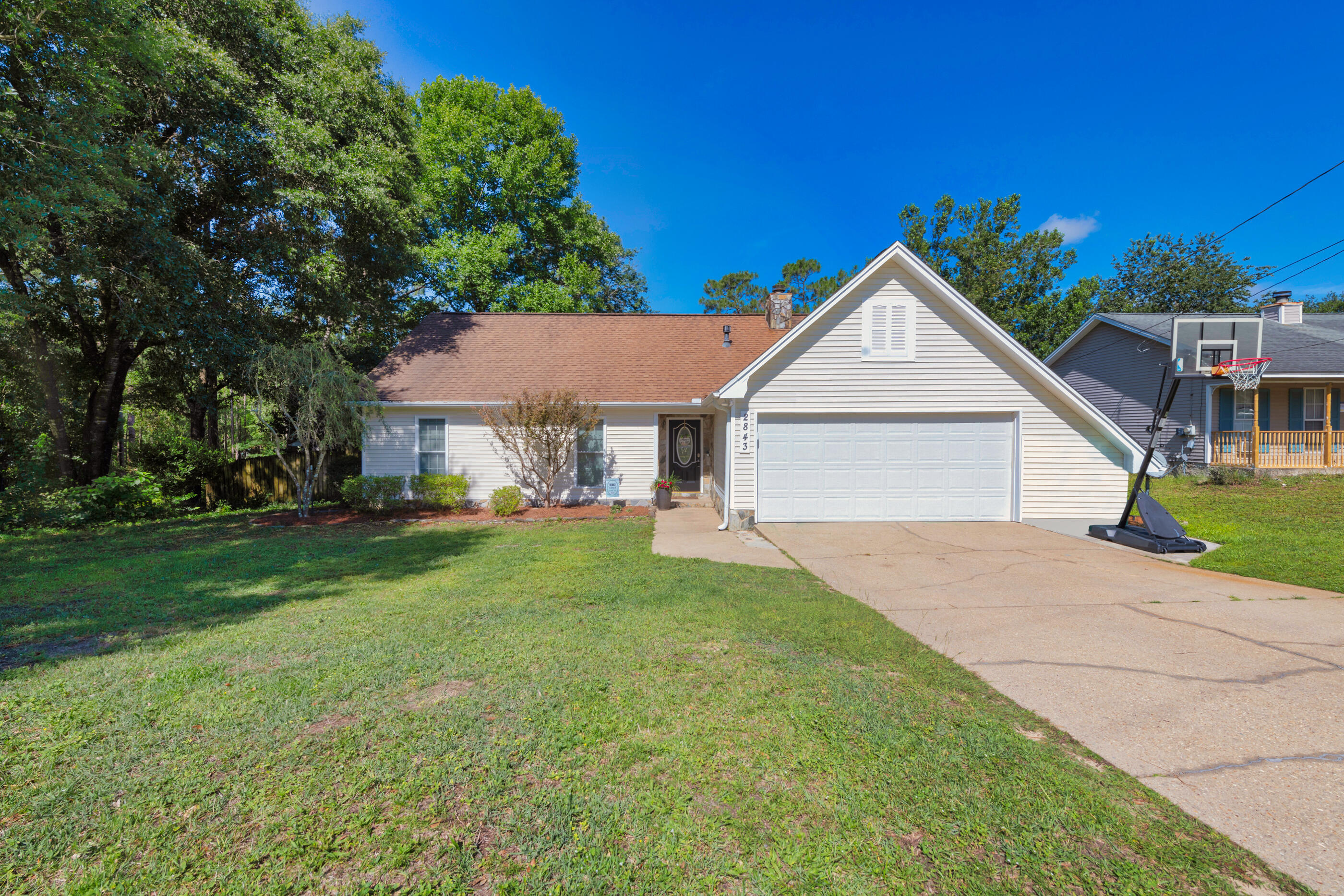 Property Photo: 2843 Old Mill Way FL 32539