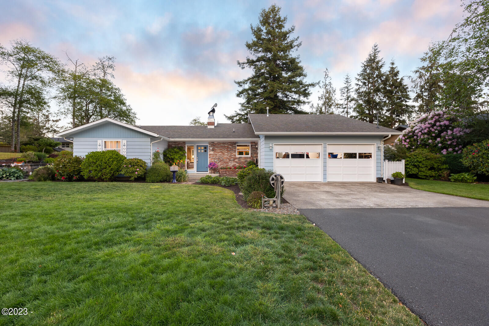 Property Photo:  4212 NE C Avenue  OR 97364