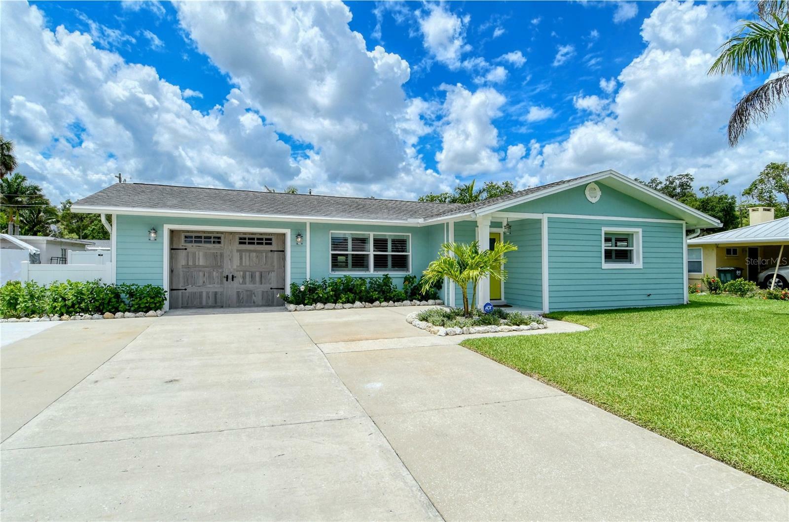 Property Photo:  1822 1st Avenue E  FL 34208 