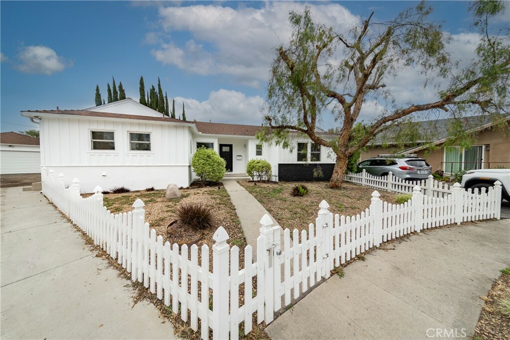 Property Photo:  12807 Arminta Street  CA 91605 