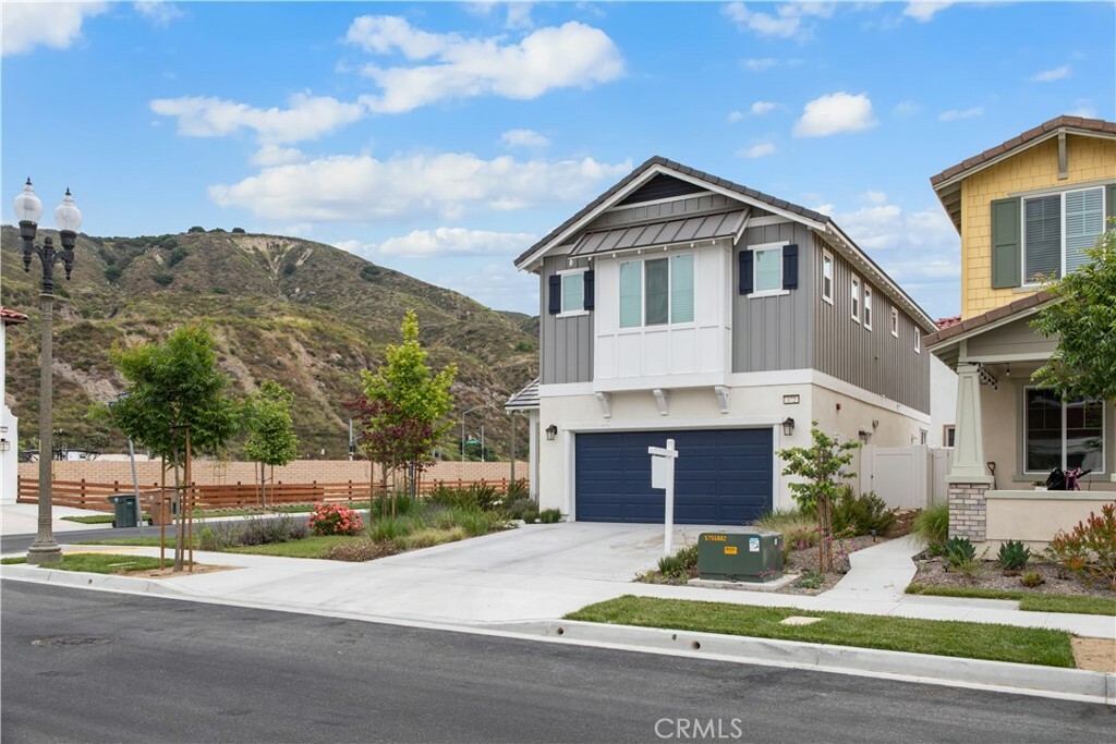 Property Photo:  172 Marigold Street  CA 93015 