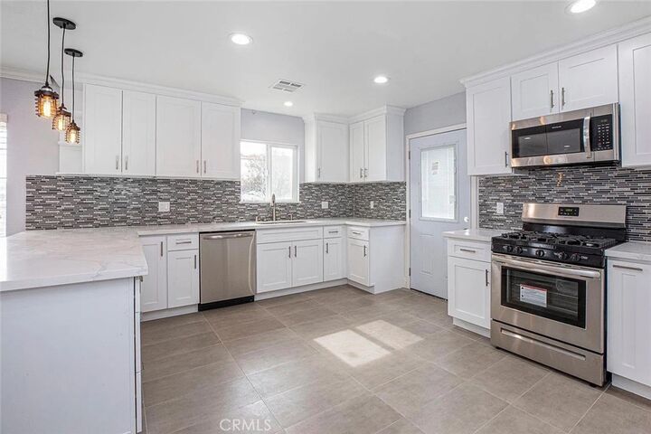 Property Photo:  14537 Wyandotte Street  CA 91405 