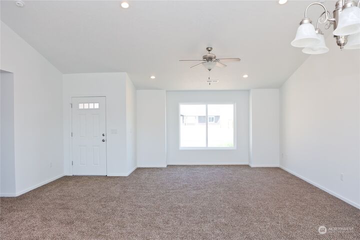Property Photo:  912 Cascade Street  WA 99344 