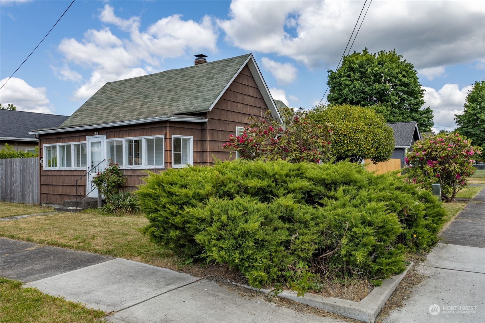 Property Photo:  1103 W Walnut Street  WA 98531 