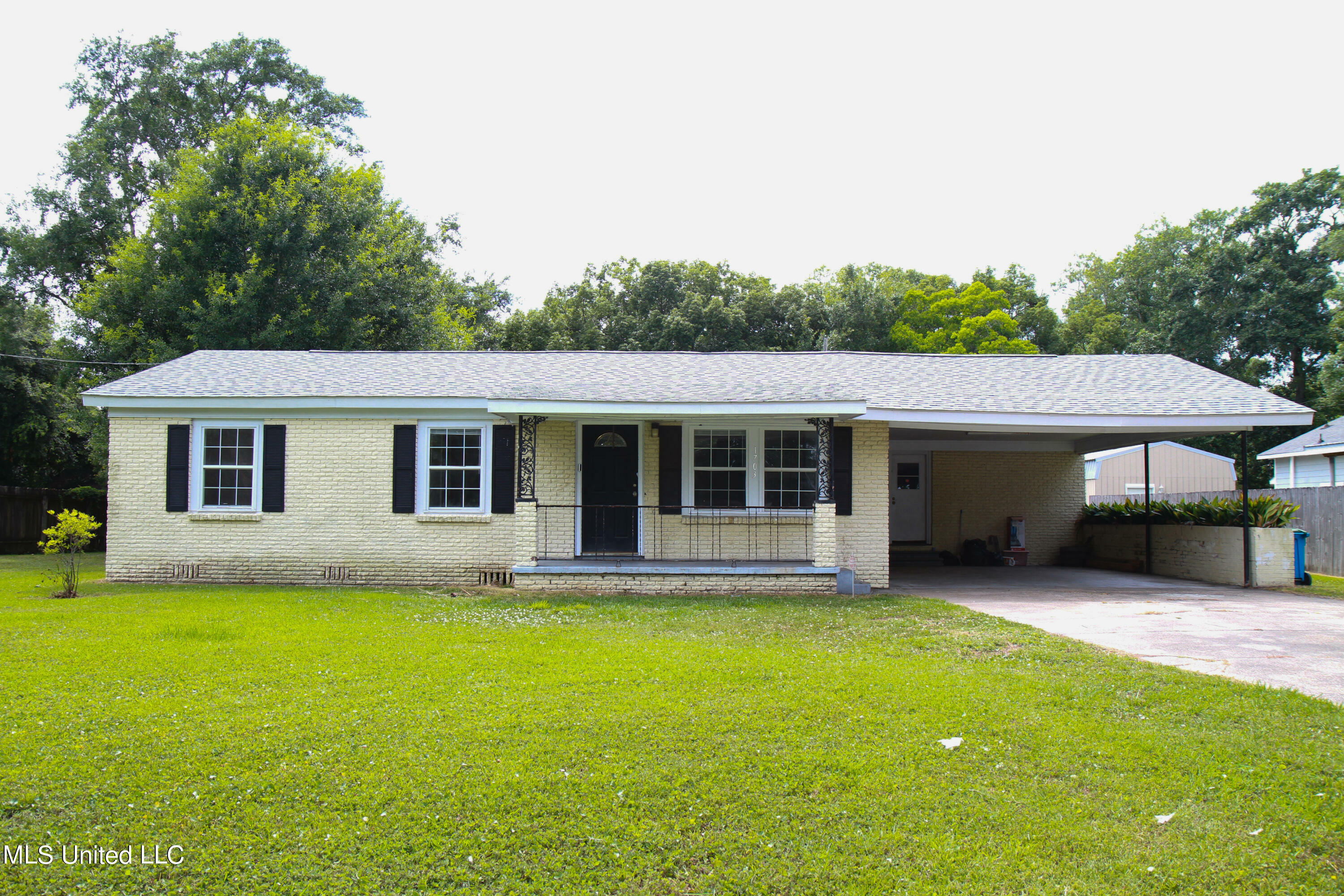 Property Photo:  1703 14th Street  MS 39567 