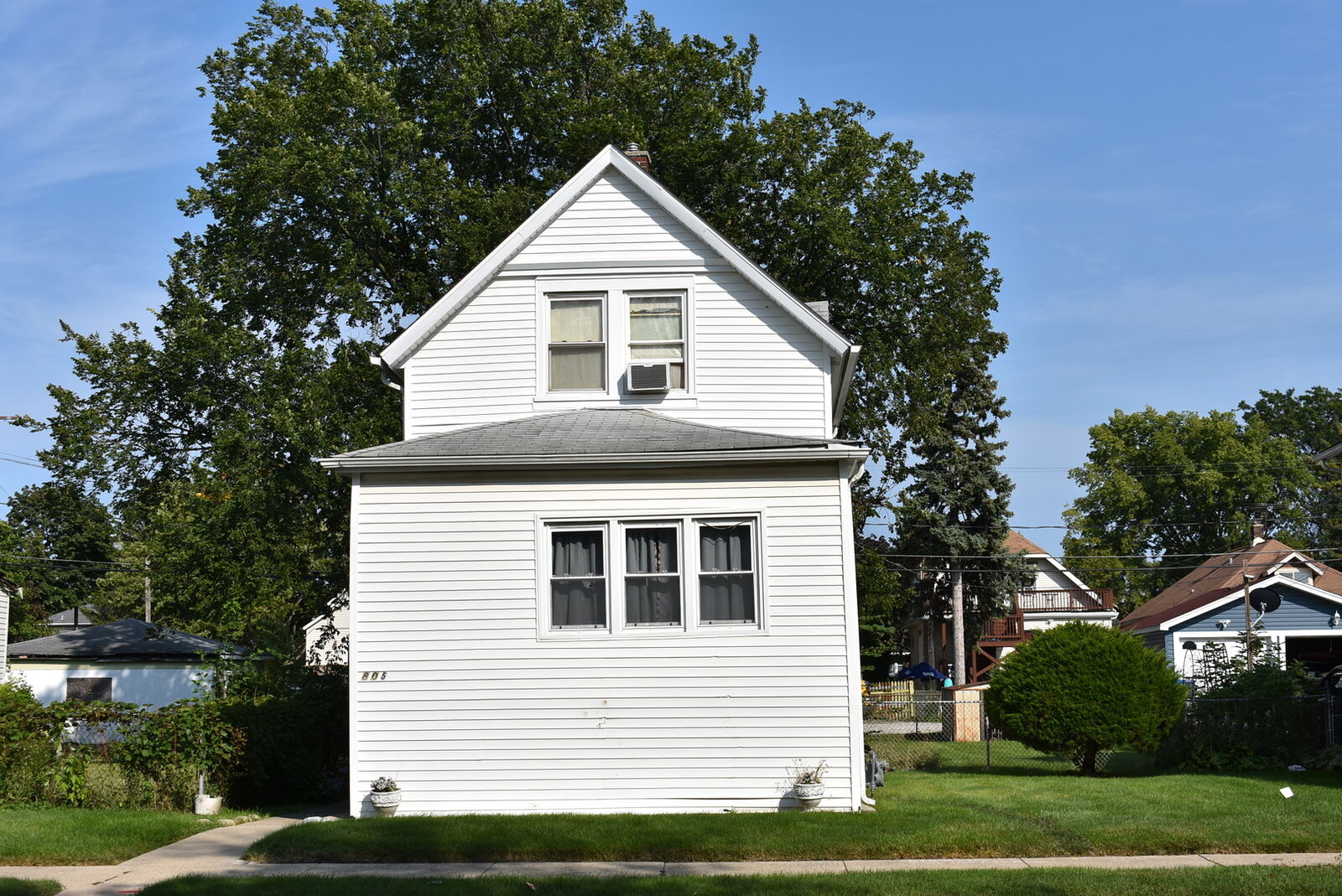 Property Photo:  805 S 9th Avenue  IL 60153 