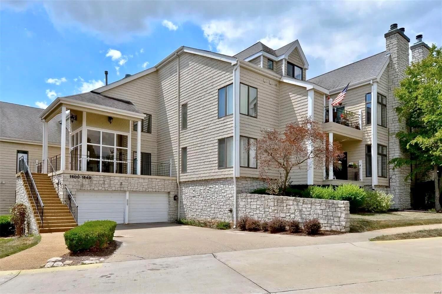 Property Photo: 1610 Lake Knoll Drive 1N MO 63367