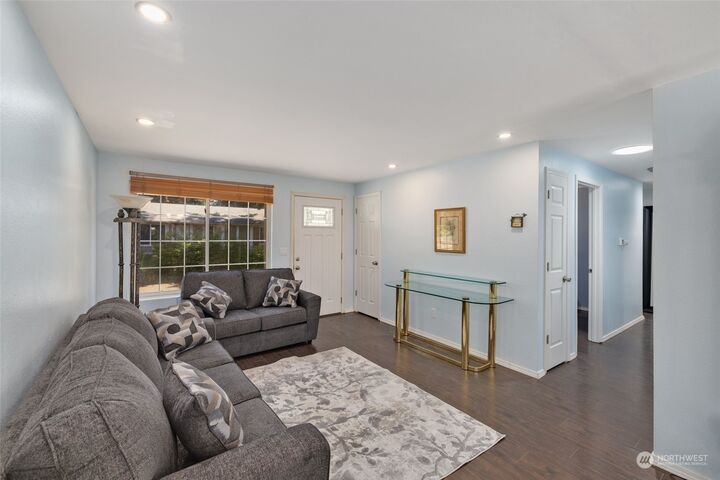 Property Photo: 19707 SE 261st Street WA 98042