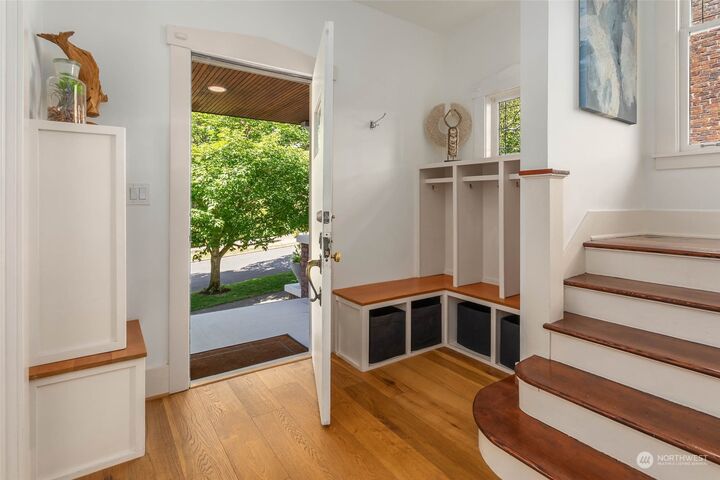 Property Photo: 425 W Howe Street WA 98119