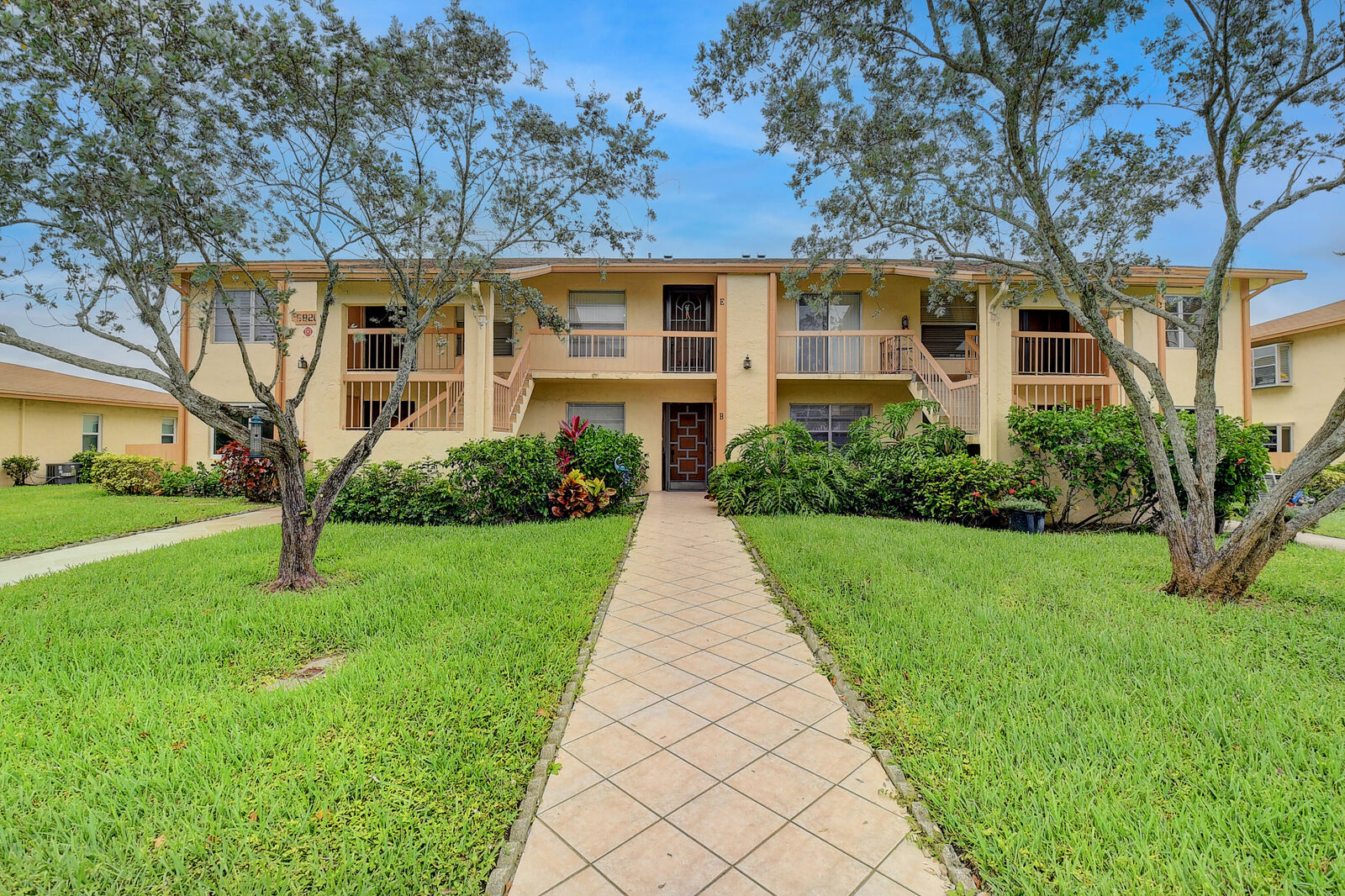Property Photo: 5820 Sugar Palm Court E FL 33484