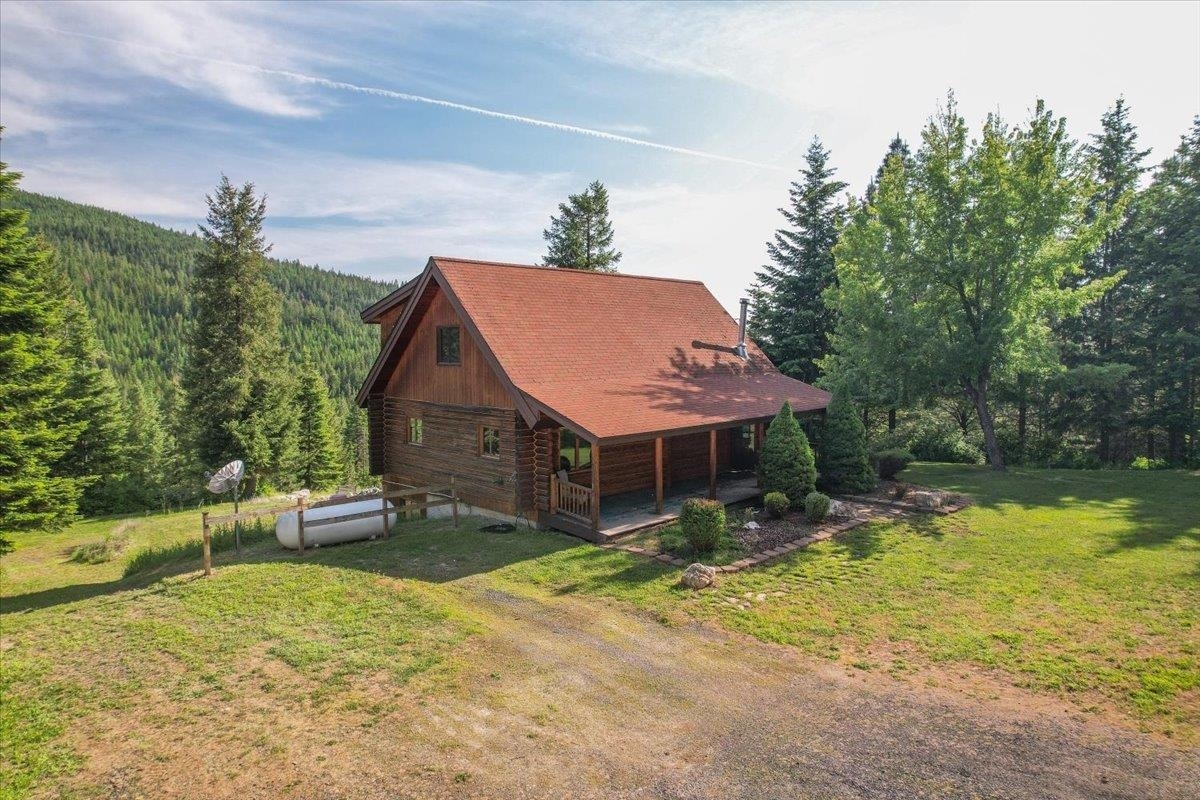 Property Photo: 26022 N Day Mt Spokane Rd WA 99003