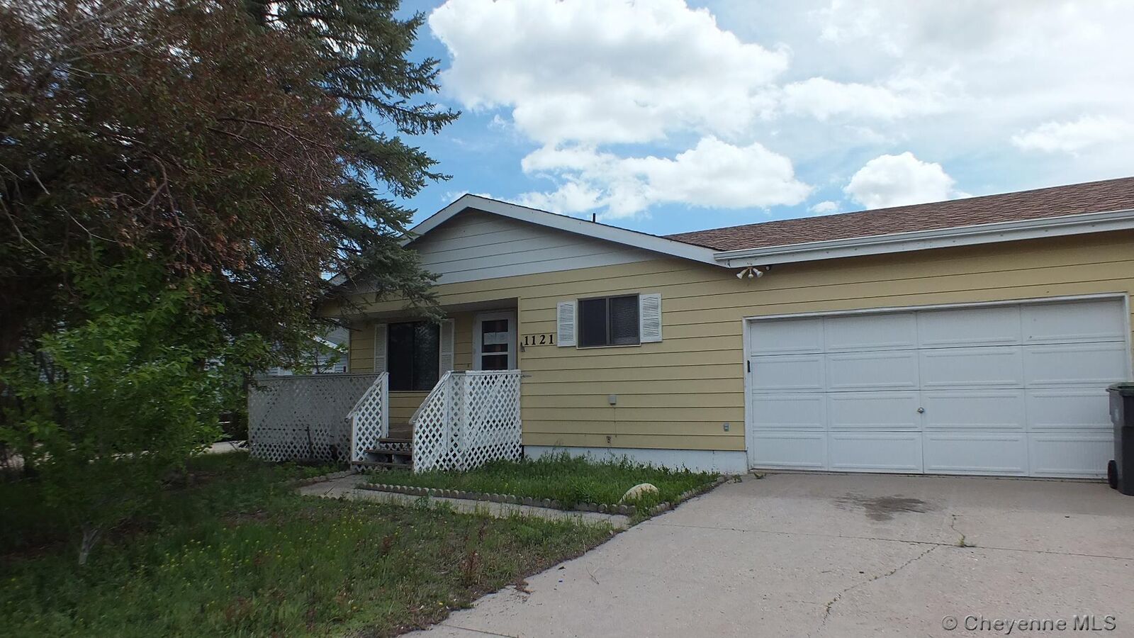 Property Photo: 1121 King Ct WY 82007