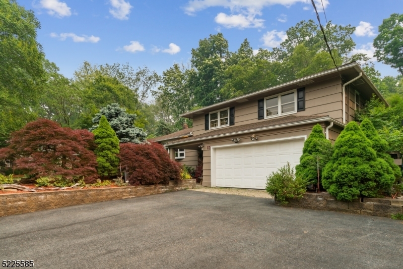 Property Photo:  15 Westgate Rd  NJ 07039 