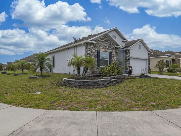 Property Photo: 234 Rambling Circle FL 32712