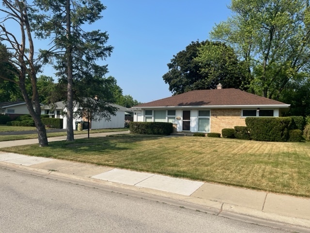 Property Photo: 1027 Whitfield Road IL 60062