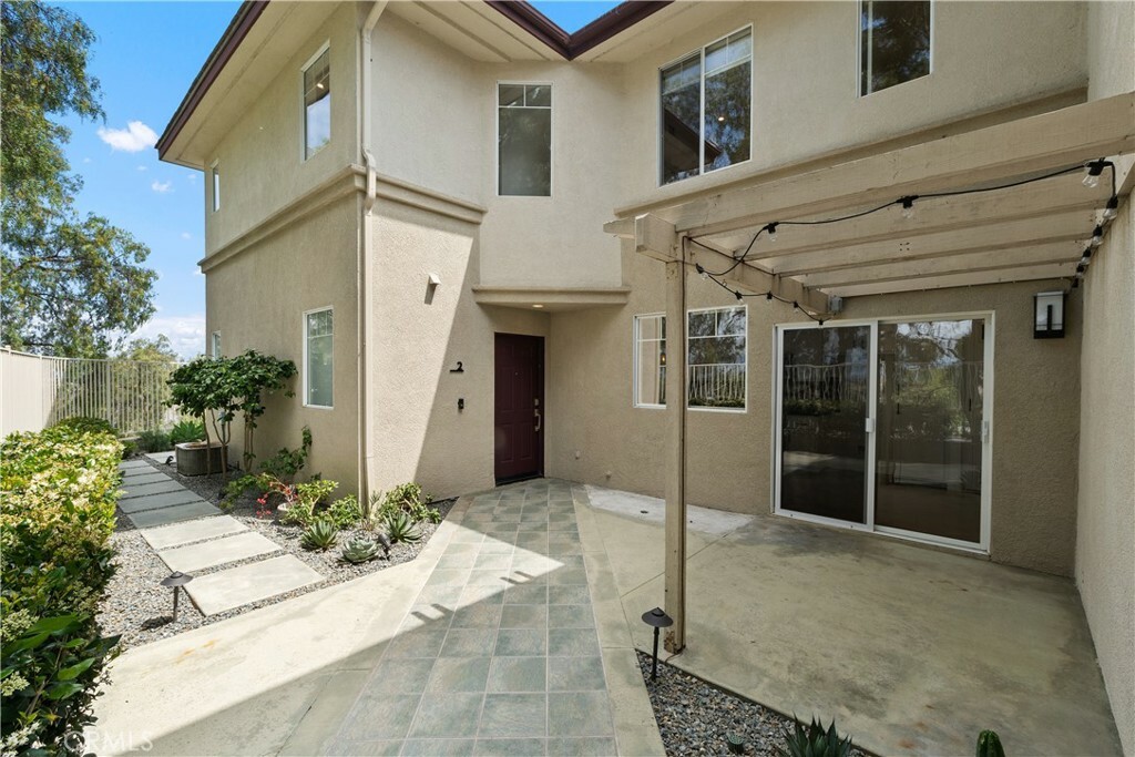 Property Photo:  2 Sobrante  CA 92656 
