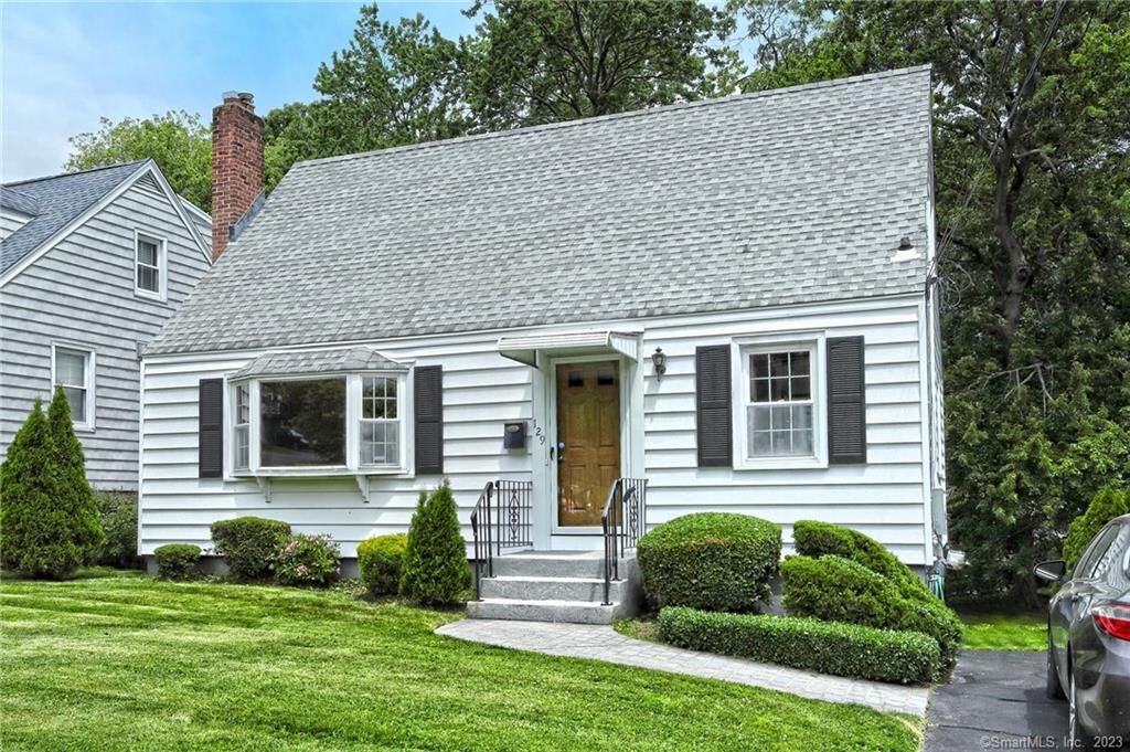 Property Photo: 129 Lake Street CT 06516