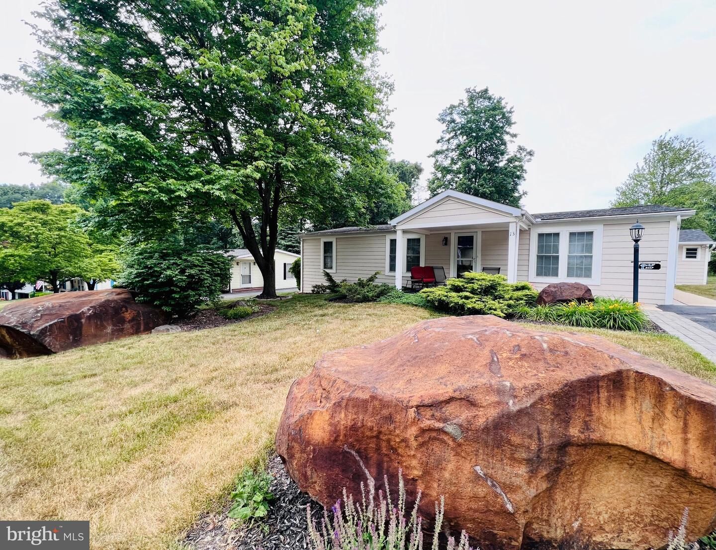 Property Photo:  13 Oak Lane  PA 17545 