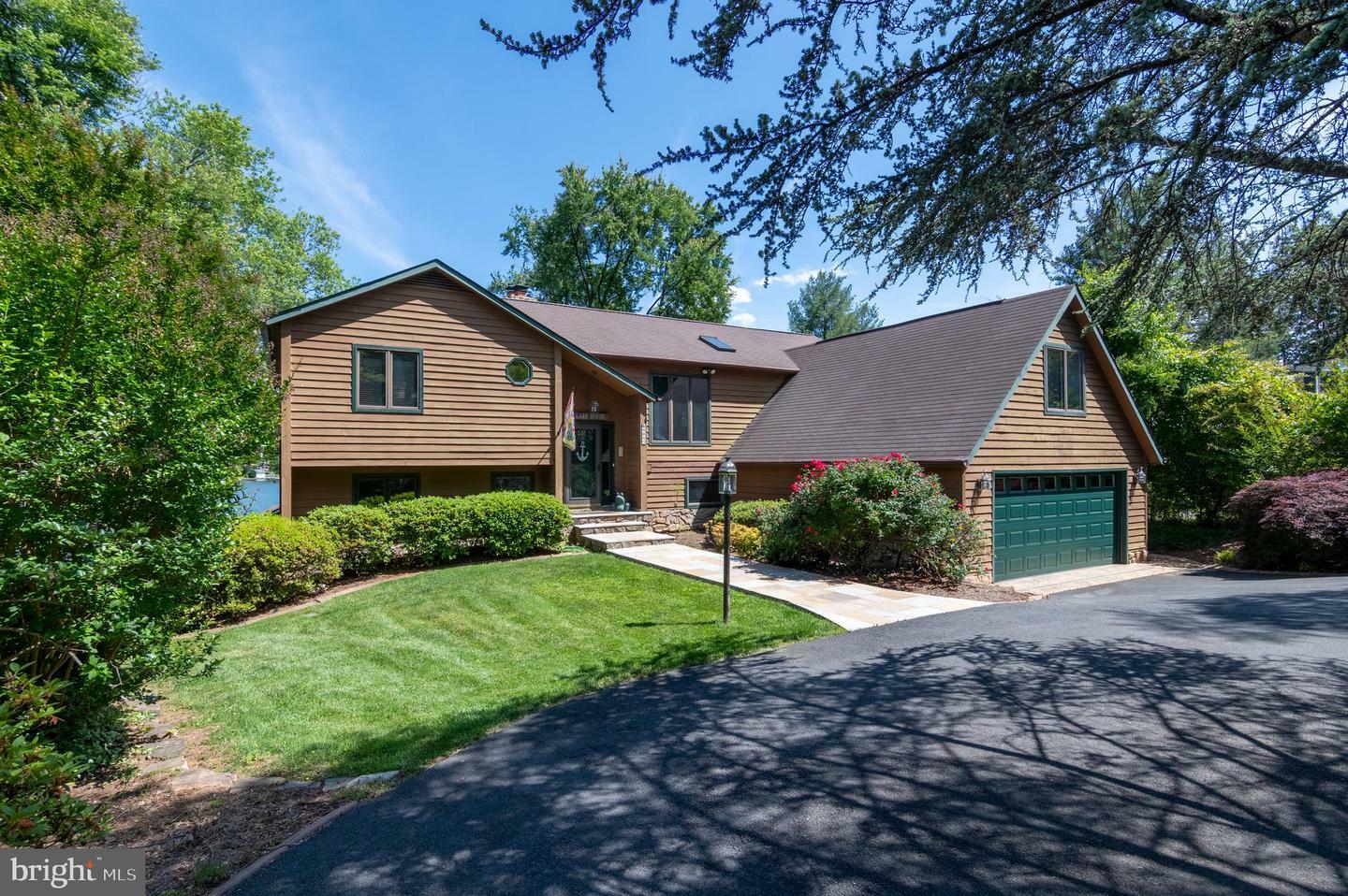 Property Photo: 404 Harrison Circle VA 22508